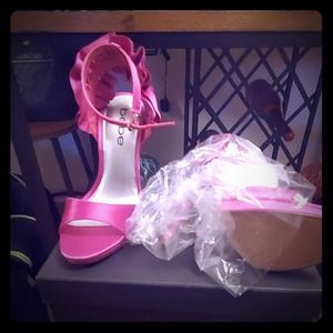 Bebe Satin Ruffle sandal brand new